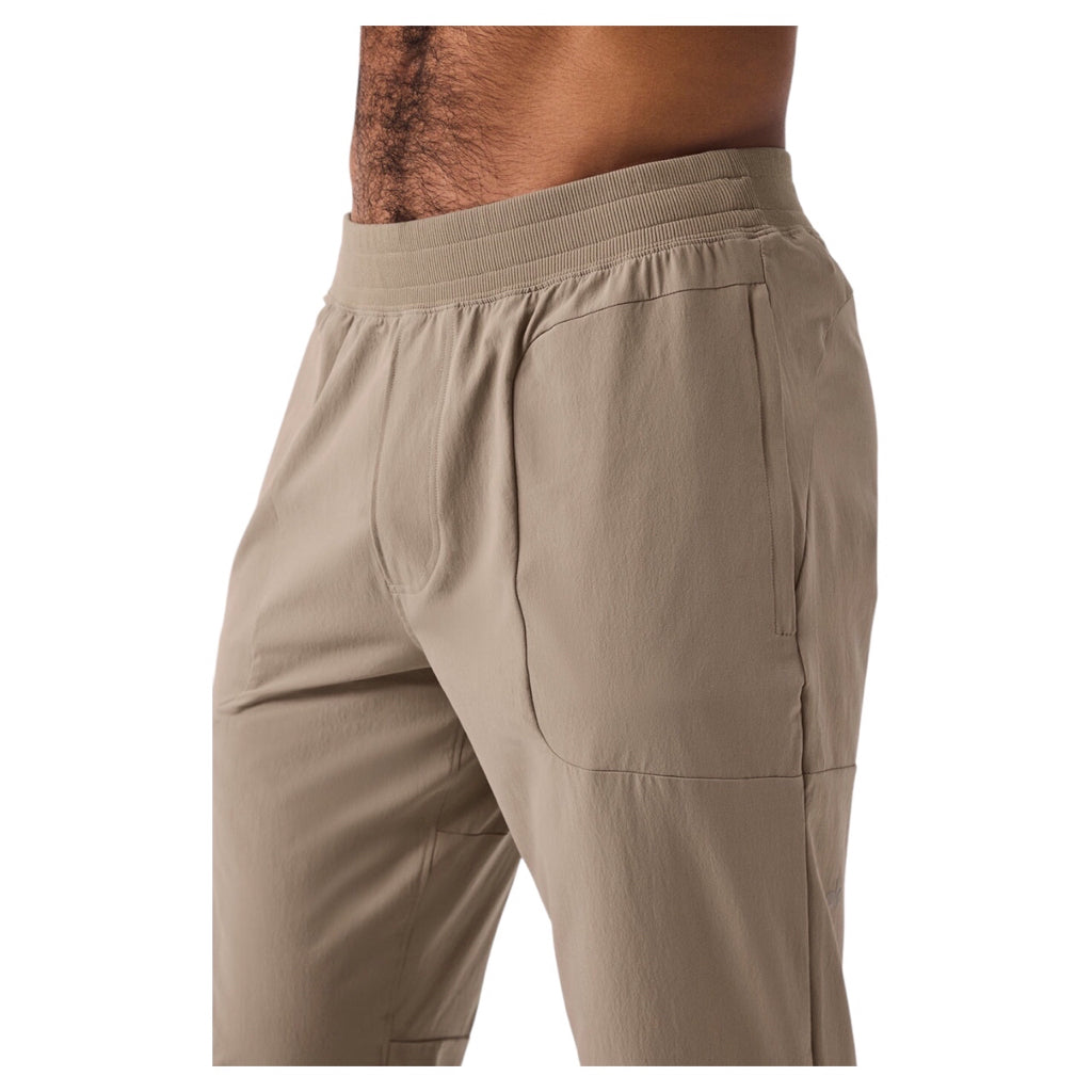 NWOT Alo Yoga Men's Co-op Pant Jogger Gravel Beige Size S Tan Sweatpants