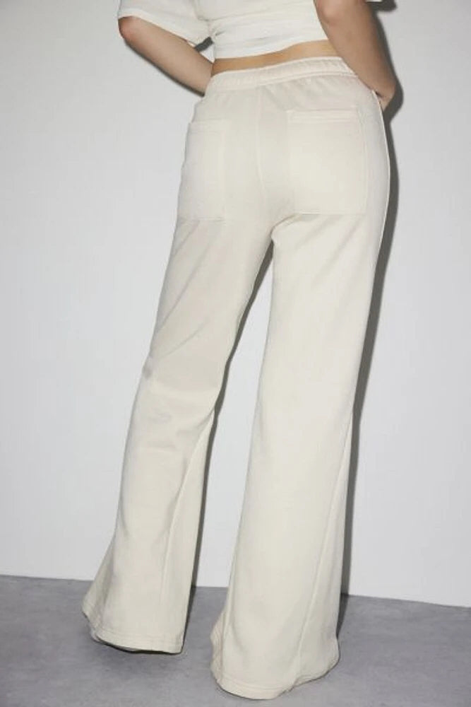 NWT Out From Under 2 PC Set Alessia Flared Sweatpants Sz M Cropped Cream Sweater Sz S
