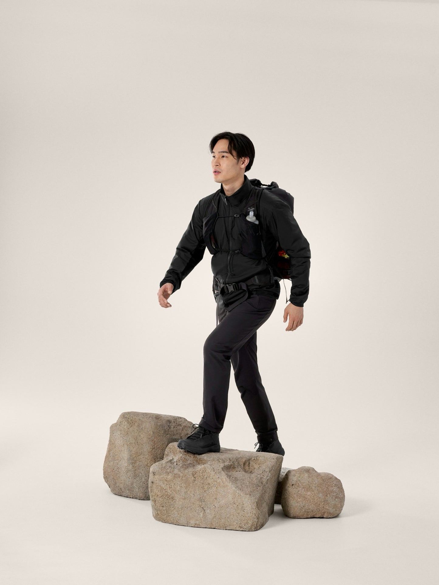 NWT Arc'teryx Mns Sz M Solid Black Atom Insulated Hiking Jacket Windbreaker