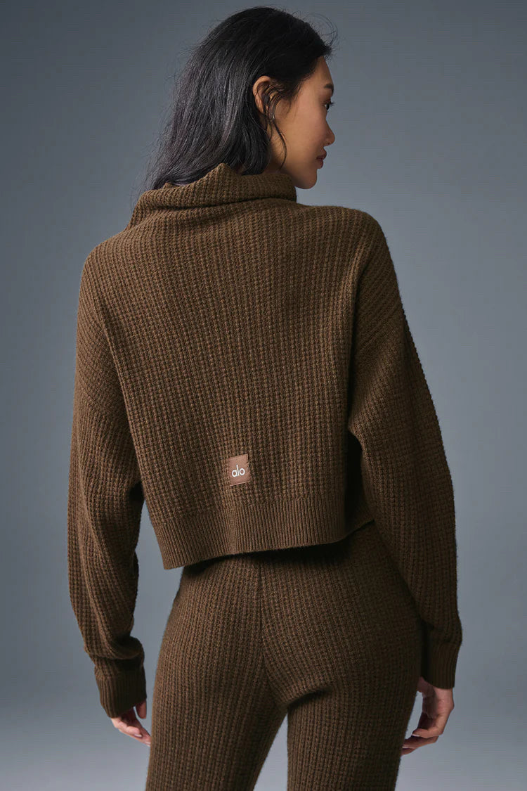 NWT ALO Yoga Womens Cashmere Plush Waffle Cropped Long Sleeve Pullover Turtlneck sz M Espresso Brown