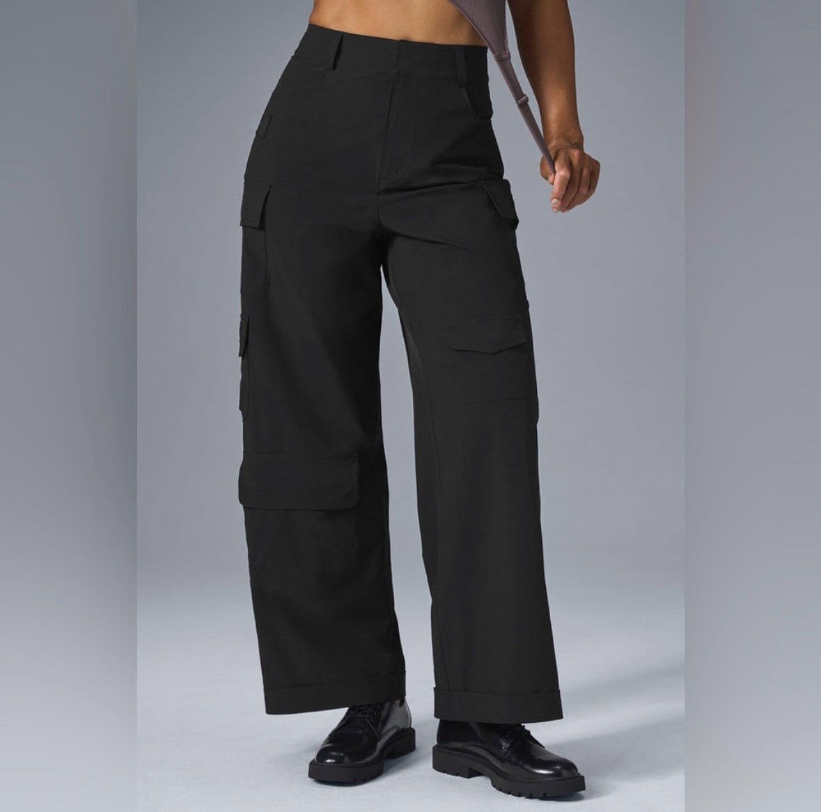 NWT Alo Yoga Mid Rise Workwear Black Cargo Womens Pants Sz M