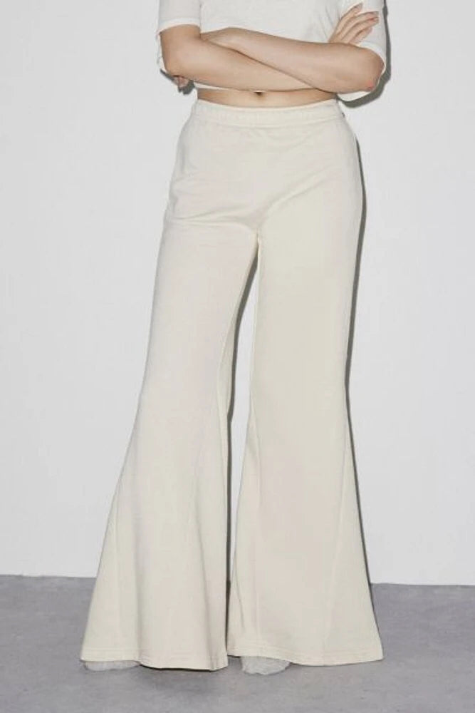 NWT Out From Under 2 PC Set Alessia Flared Sweatpants Sz M Cropped Cream Sweater Sz S