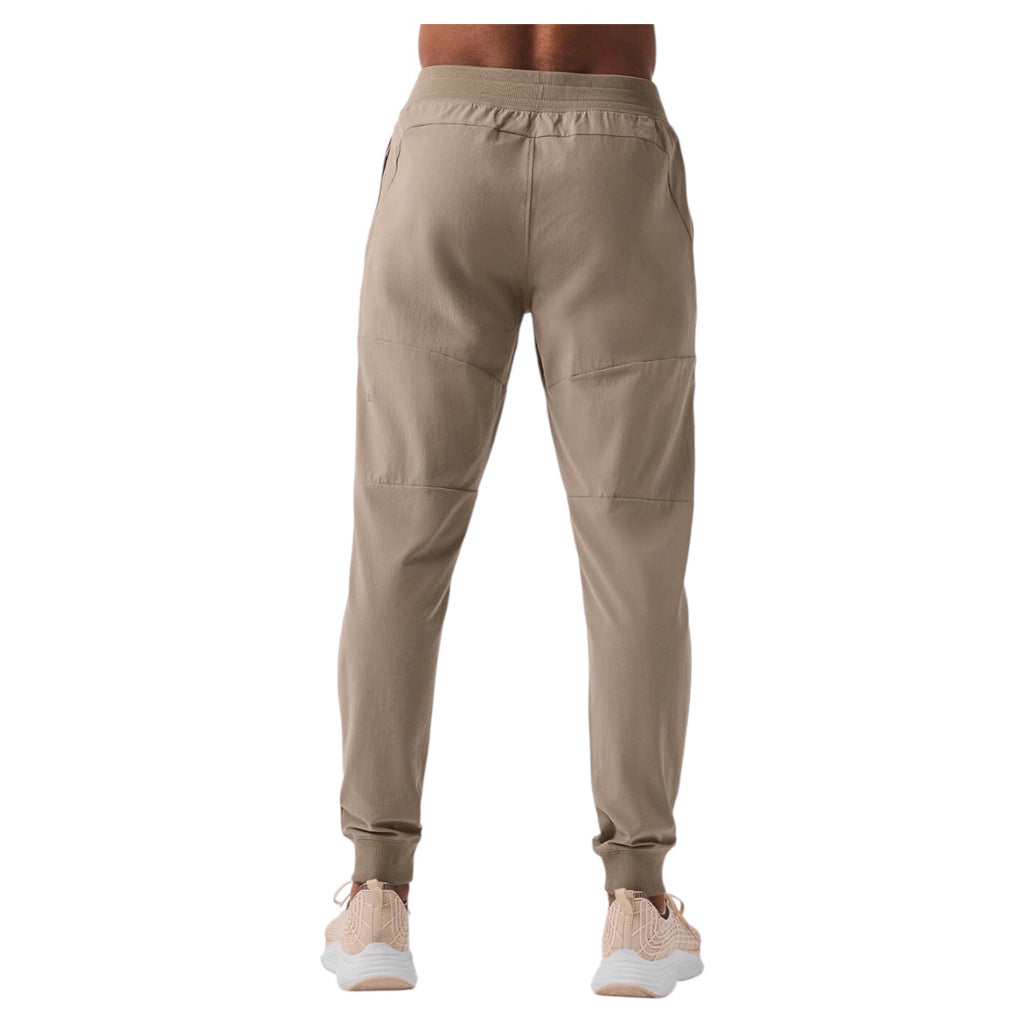 NWOT Alo Yoga Men's Co-op Pant Jogger Gravel Beige Size S Tan Sweatpants