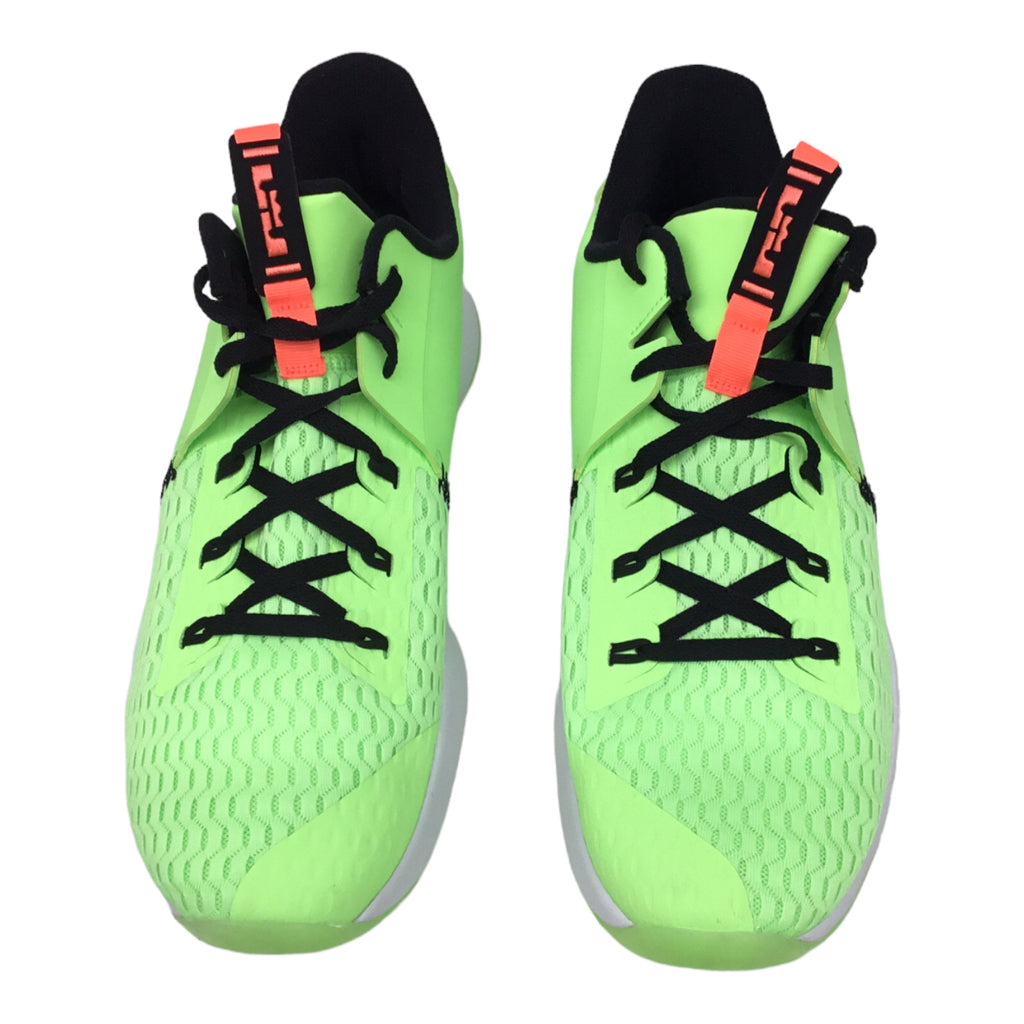Nike LeBron Witness 5 Grinch 2021
