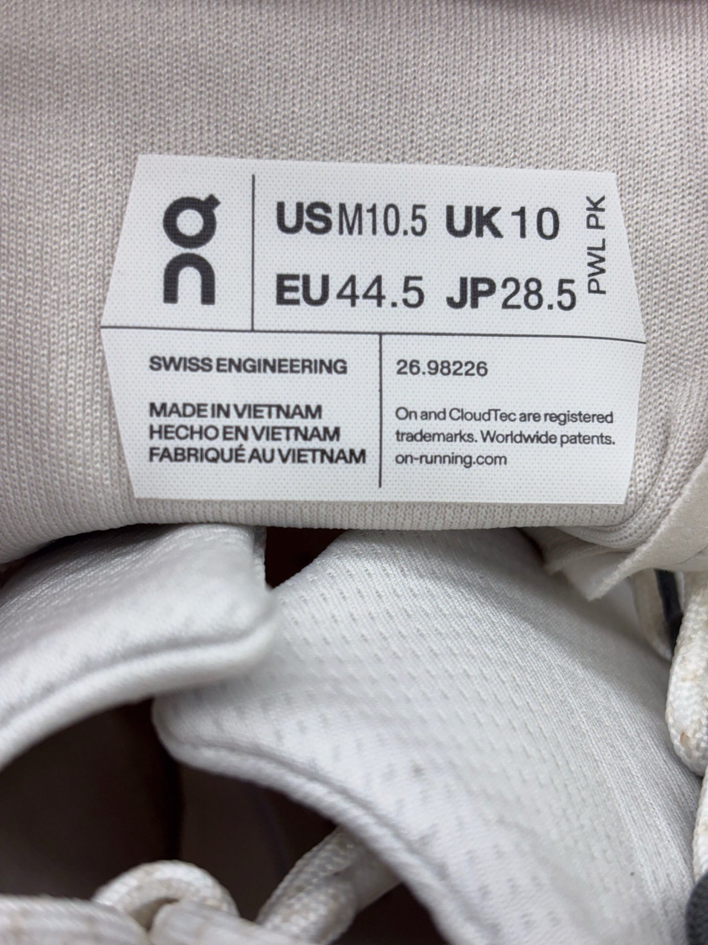 NWOB On Cloud Mns 10.5 Cloudnova Sneaker Undyed-White Seedling Green 26.98226