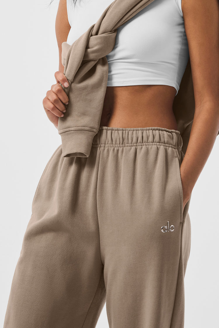 NWT Alo Yoga Accolade Straight Leg Gravel Sweatpant Wmns Sz M Khaki