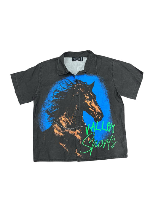 NWOT Vale Forever Mns M Black Light Wash SS Orange Blue Horse Graphic Button Up