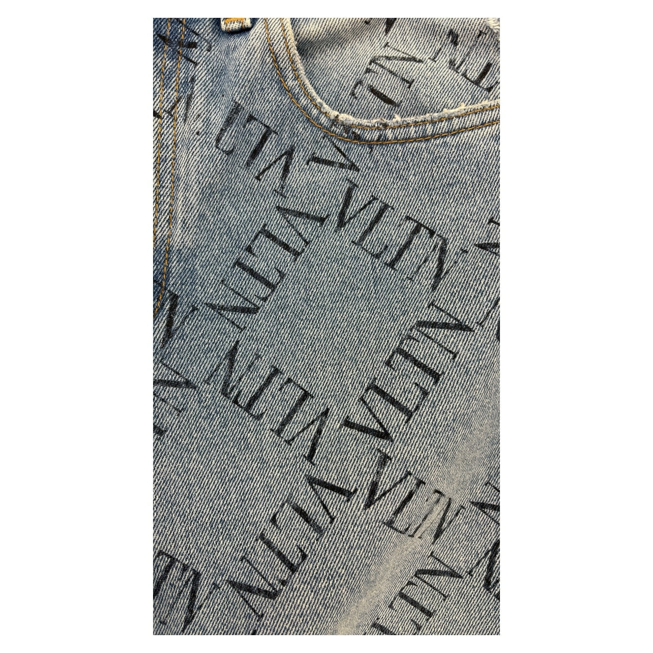 Valentino VLTN Name Grid Print Light Wash Straight Leg Cuffed Jeans Men Sz 30