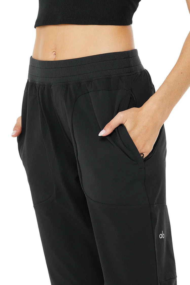 ALO  NWOT Womans Co-op Pants Jogger Black Size Small