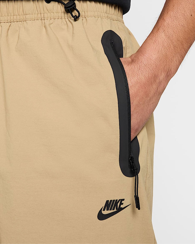 NWT Nike Tech Men's Woven Oversized Tan Trousers Mns Sz M Parachute Beige Black